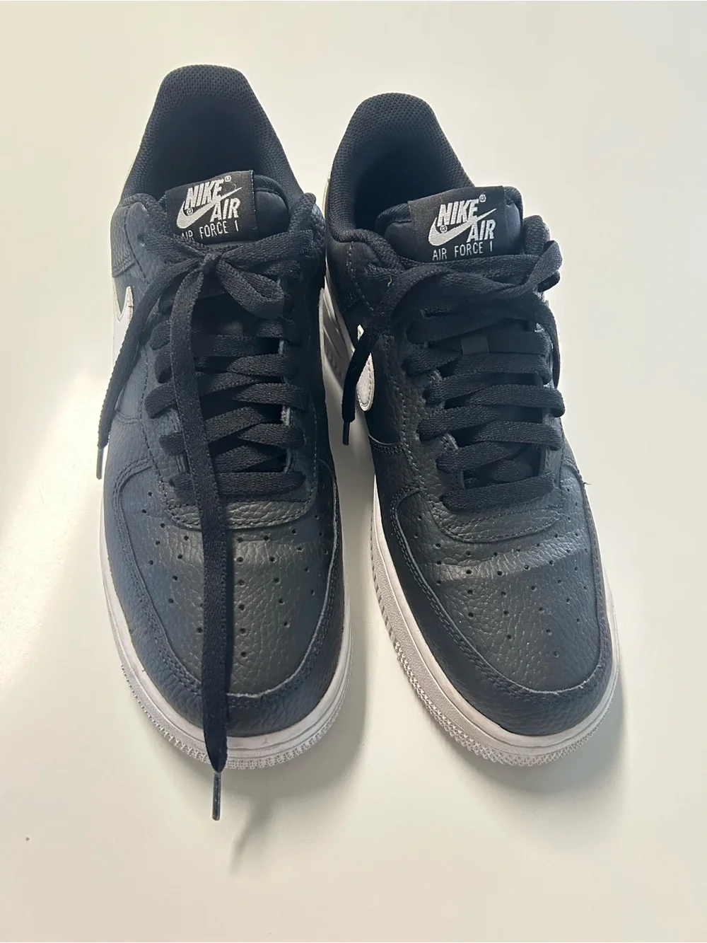 *Like New NIKE Air Force 1 Sneakers - Black/White